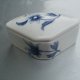 porcelaine de Paris France décor Vieux China niewielkie porcelanowe puzderko o oryginalnym kształcie