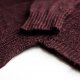 bordowy sweter o nietypowym fasonie