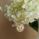 Złota zawieszka złoty naszyjnik wisiorek kwiaty suszone żywica retro z kwiatami brokatowa
