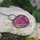 Postarzany wisior ze skamieliną koralowca w kształcie serca / PEN000195
