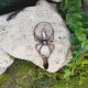 Miedziany wisiorek pająk kamień księżycowy #347
