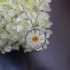 Srebrna zawieszka srebrny wisiorek naszyjnik suszone kwiaty żywica naturalna biżuteria stokrotka
