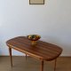 Drewniany, zdobiony, owalny stół Szwecja.