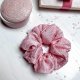 Różowa scrunchie do włosów BARBIE - akcesoria na urodziny, do szkoły, na panieński