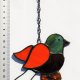 Ptak, czerwono-zielony ptaszek, witraż Tiffany z bursztynem, bursztyn bałtycki