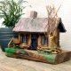 Chałupa - drewniany, malowany domek, dekoracja do domu