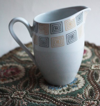 Porcelanowy mlecznik