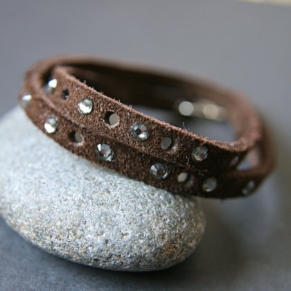 Bransoletka zamszowa, brown + Swarovski