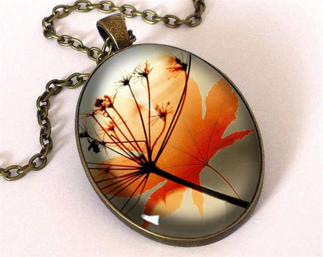 Jesienny klimat - owalny medalion z łańcuszkiem - Egginegg