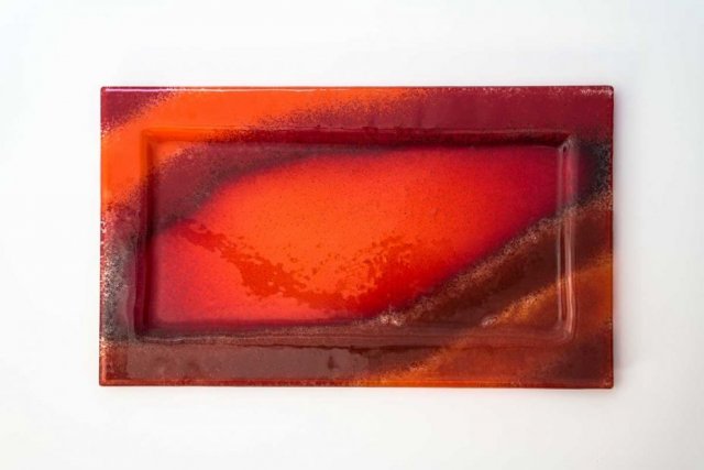 Prostokątny płaski szklany talerz patera smugi CZERWONE 35 x 19 cm