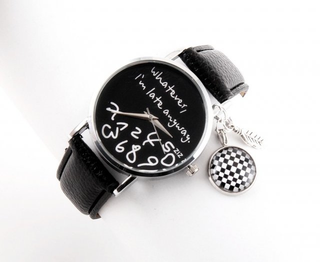 Zegarek czarny z napisem "Whatever, I'm late anyway" i zawieszkami