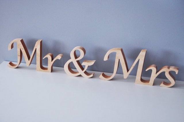 Drewniany napis "Mr & Mrs"