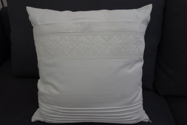 Piękna biała poduszka dekoracyjna 165pd
