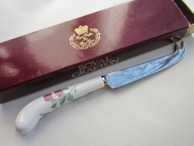 ROYAL GRAFTON FINE BONE CHINA - BRAMBLE -  Niespotykany Rarytas nóż do sera - smakowite jeżynowe  zdobienie na szlachetnej porcelanie