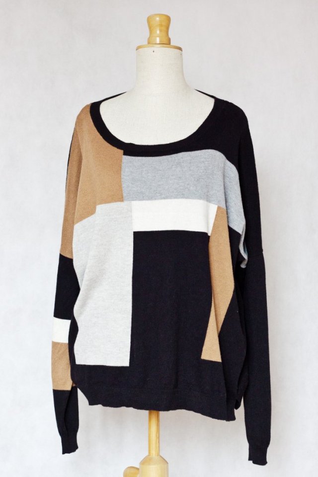 sweter oversize w geometryczny wzór