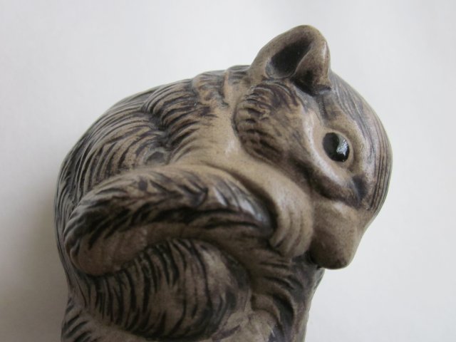 Poole England ręcznie zdobiona figurka  ceramiczna absolutnie urocza  myszka