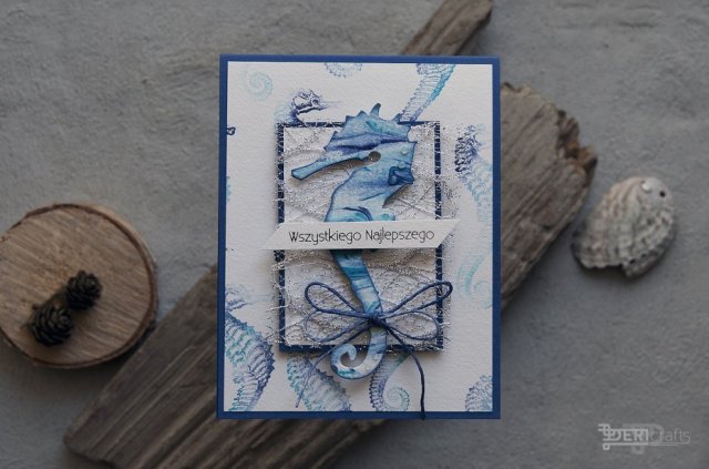 biało-niebieska kartka urodzinowa z niebieskim konikiem morskim