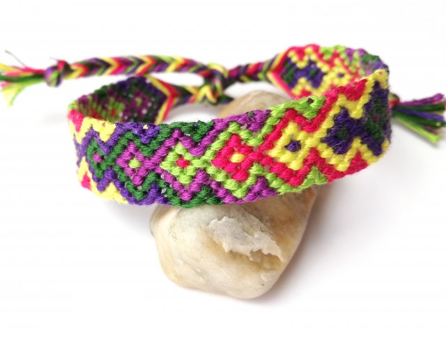 Szukanie skarbów - ręcznie pleciona bransoletka przyjaźni, bawełna, aztecka bransoletka etniczna, jaskrawe kolory