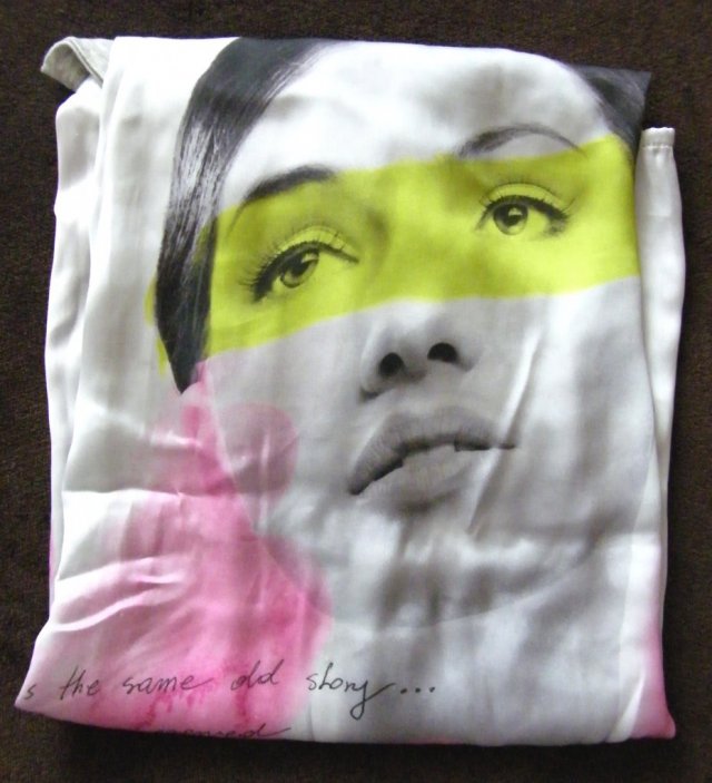 Letnia bluzka z wizerunkiem kobiety roz. 40