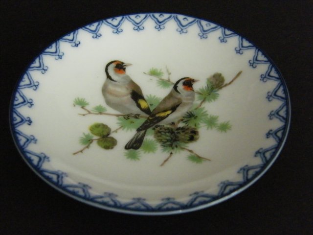 Maleńki talerzyk porcelanowy z ptakami