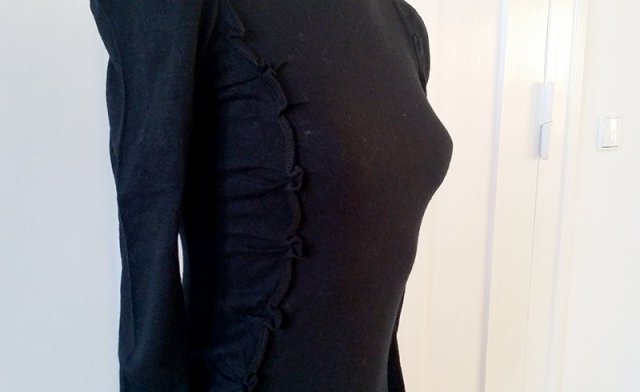 czarna bluzka - tunika z falbankami
