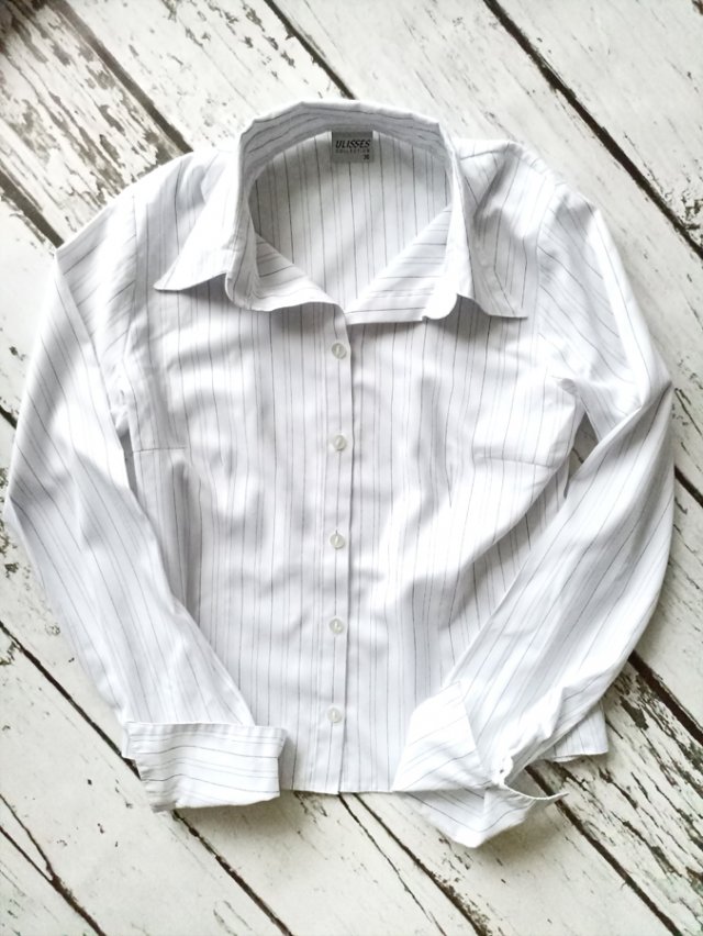 Biała elegancka koszula w paski