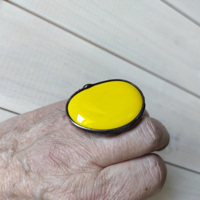 Żółty - regulowany pierścionek
