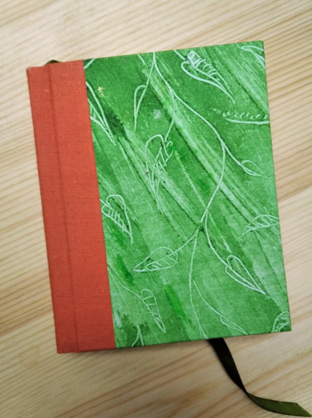 Zielony notesik w listki