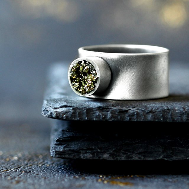 Srebrny pierścionek z pirytem