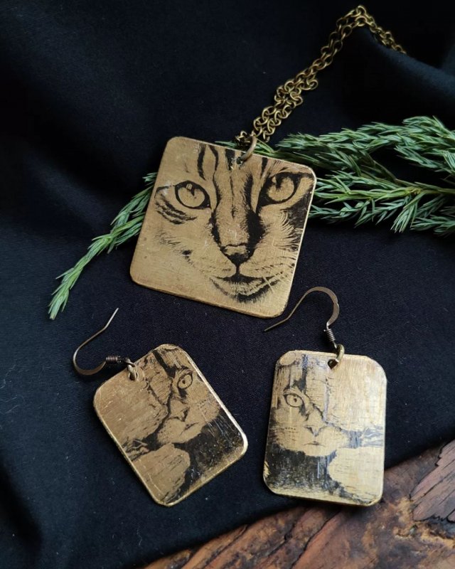 Stylowy mosiężny zestaw biżuterii "Słodkie koty" . Ekskluzywne ręcznie robione. Dla tych, którzy chcą być oryginalni.