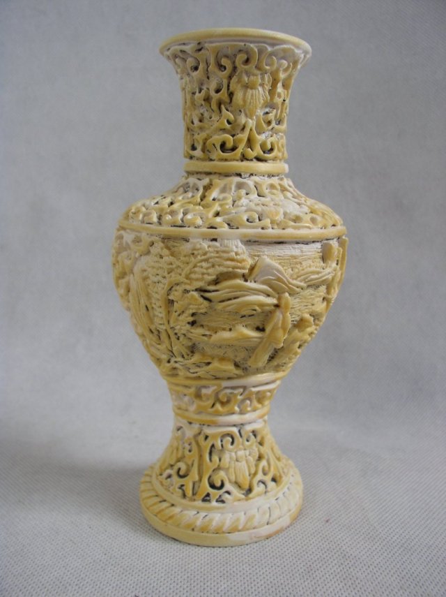 wazon rzeźbiony-antyk
