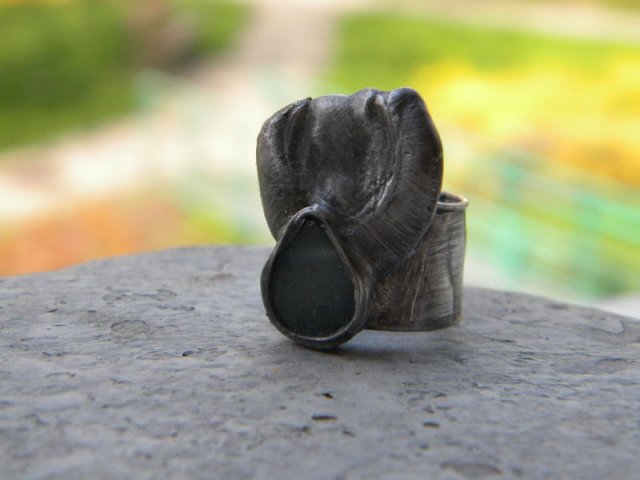 Akwamaryn z płatkiem - pierścionek
