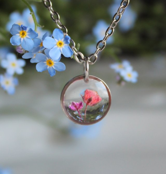 Srebrna zawieszka srebrny naszyjnik wisiorek kwiaty suszone żywica retro z kolorowymi kwiatami wisior gipsówki gipsówka