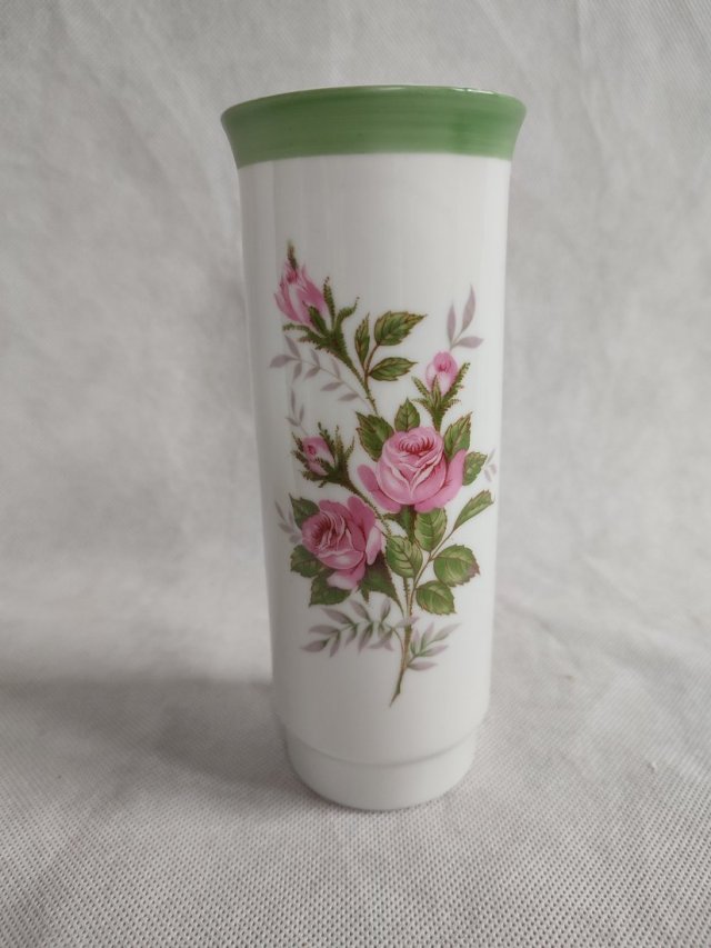 owalny wazon-róże-vintage
