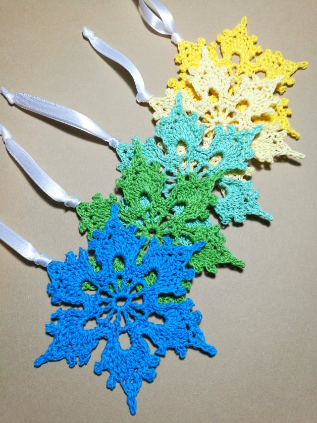 Szydełkowe śnieżynki x 5, koronkowe dekoracje na choinkę
