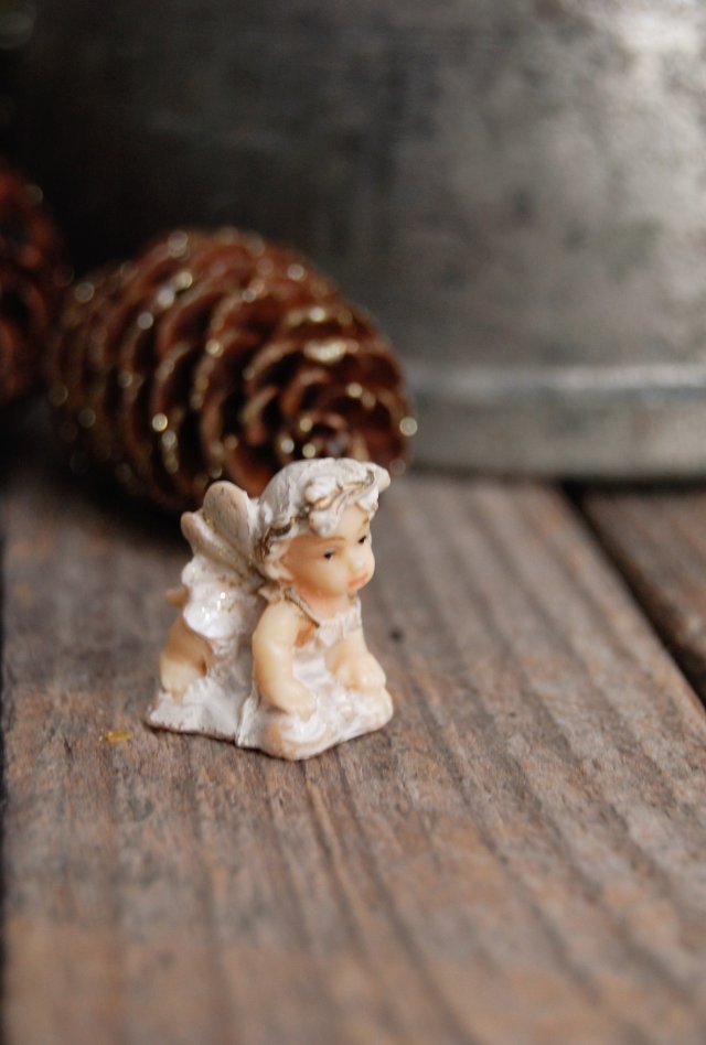 Mały elf, elfik, figurka, żywica, h 2,4 cm