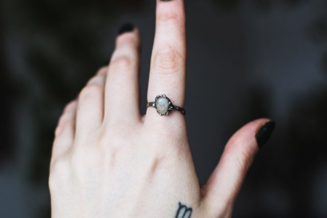 Subtelny pierścionek regulowany | KRYSZTAŁ GÓRSKI