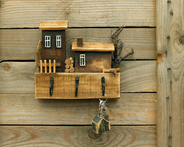 Drewniany wieszaczek na klucze - Chatka