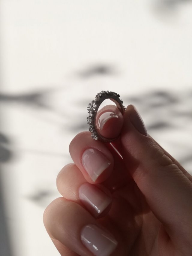 Srebrny pierścionek z kwiatami