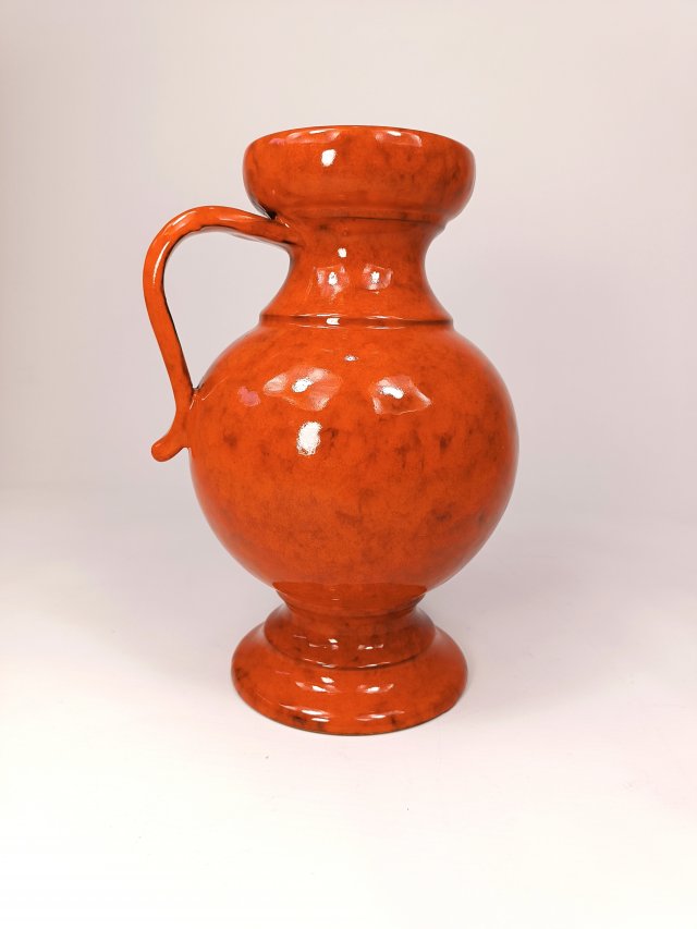 Ceramiczny wazon z uchem