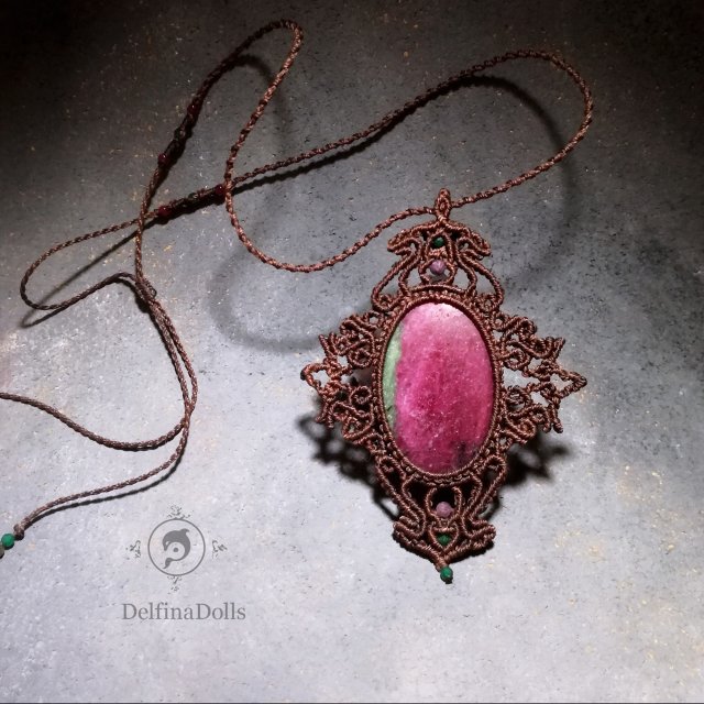 Rubinowy Portal ~ wisior rubin z zosytem i szmaragdem / choker - naszyjnik pleciony ~ DelfinaDolls ~ mikro makrama