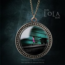 Biegnij Lola Biegnij, romantyczny medalion