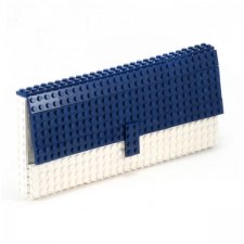 Biało-granatowa torebka kopertówka z klocków LEGO