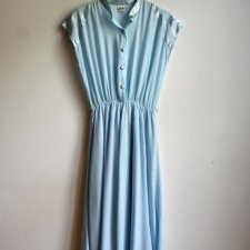bladoniebieska zwiewna sukienka retro
