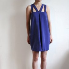 fioletowa mini sukienka na ramiączkach