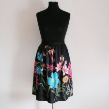 Skirt with fowers 38