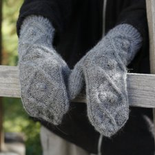 Piękne szare rękawiczki .w norweski wzór