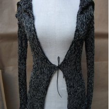 WYPRZEDAŻ! Sweter rozpinany melanż  czarno-beżowylunikat  hand-made Maryla Zaborska