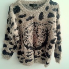 Sweter fluffy z tygrysem