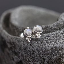 drobniutkie z kamieniem ksieżycowym - kolczyki sztyfty